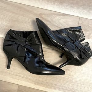 Nine West Women's Black Leather Pointed Toe Ankle Bow Heel Shoes Size 9.5